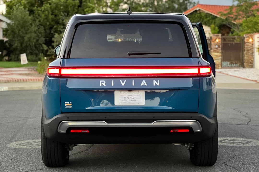 2023 Rivian R1S - Image 5 of 31
