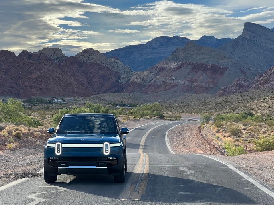 2023 Rivian R1S - Image 6 of 31