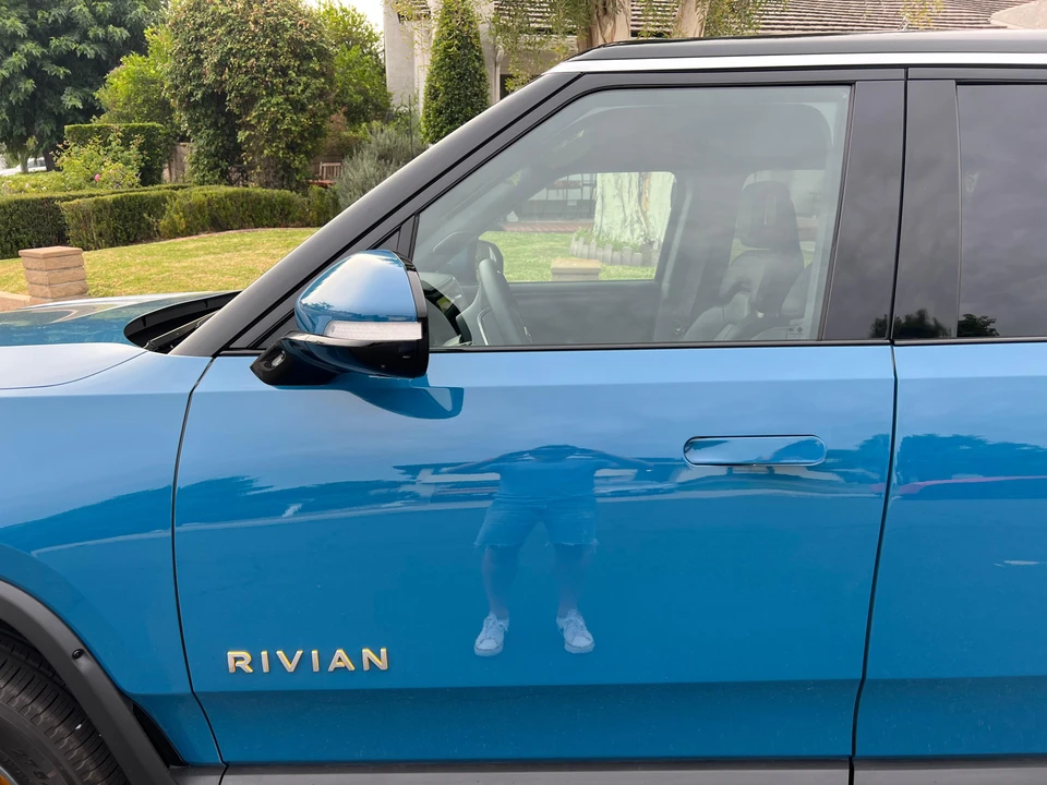 2023 Rivian R1S - Image 19 of 31