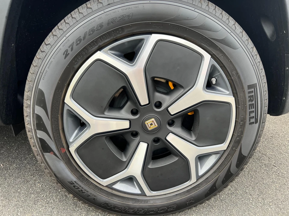 2023 Rivian R1S - Image 28 of 31
