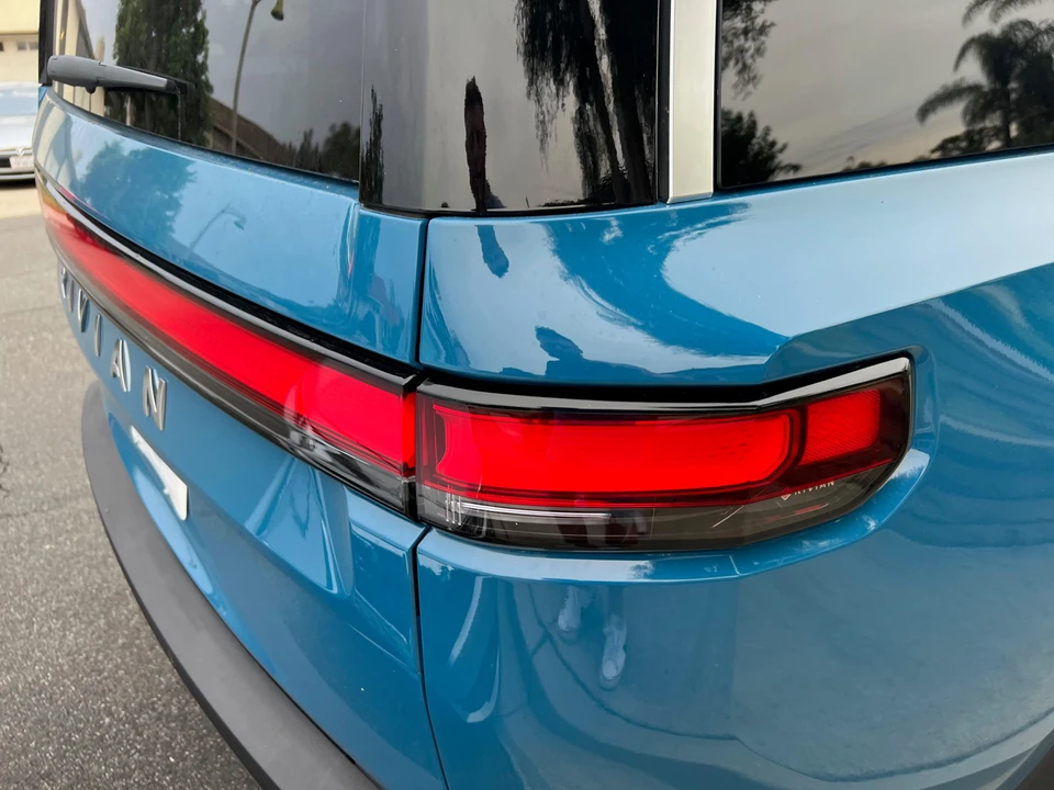 2023 Rivian R1S - Image 22 of 31