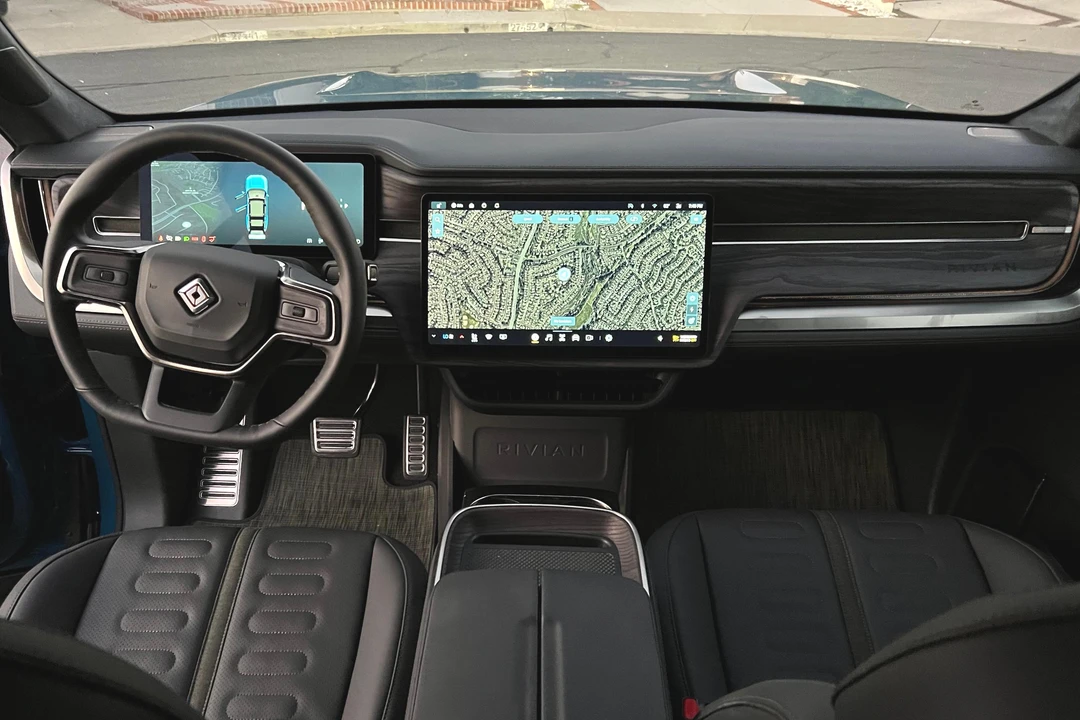 2023 Rivian R1S - Image 31 of 31