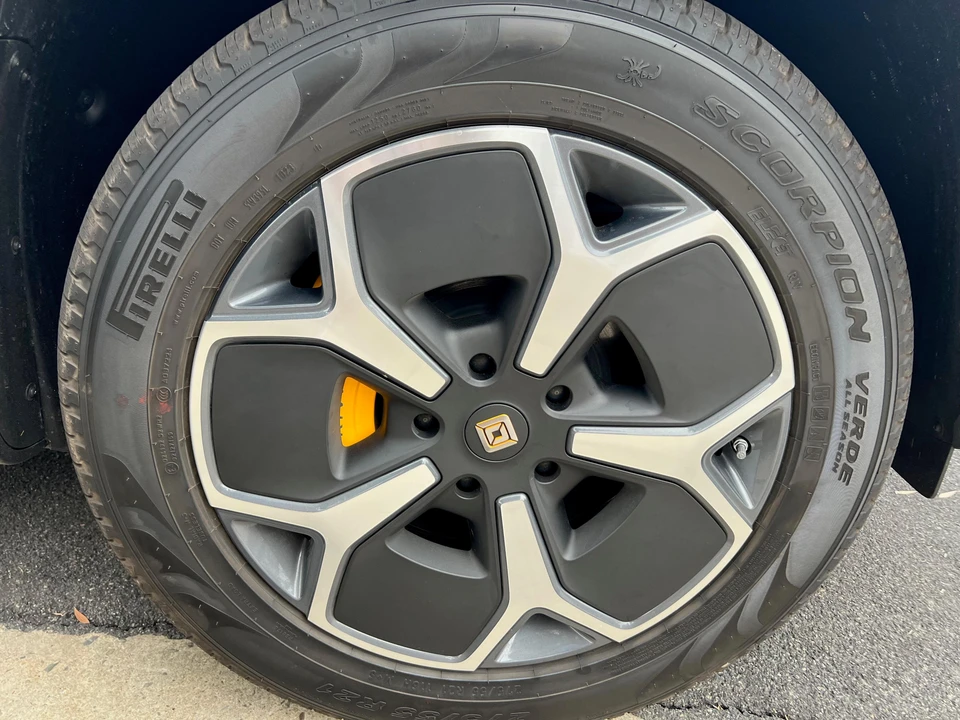 2023 Rivian R1S - Image 30 of 31