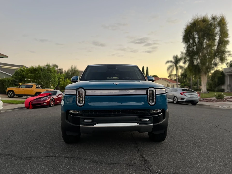 2023 Rivian R1S - Image 7 of 31