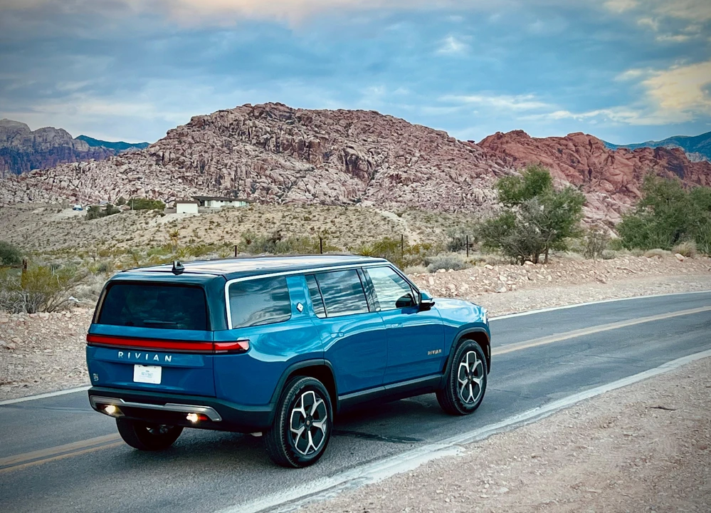 2023 Rivian R1S - Image 14 of 31