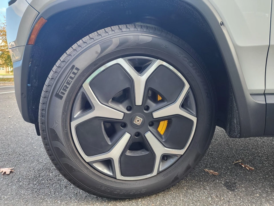 2023 Rivian R1S - Image 21 of 31