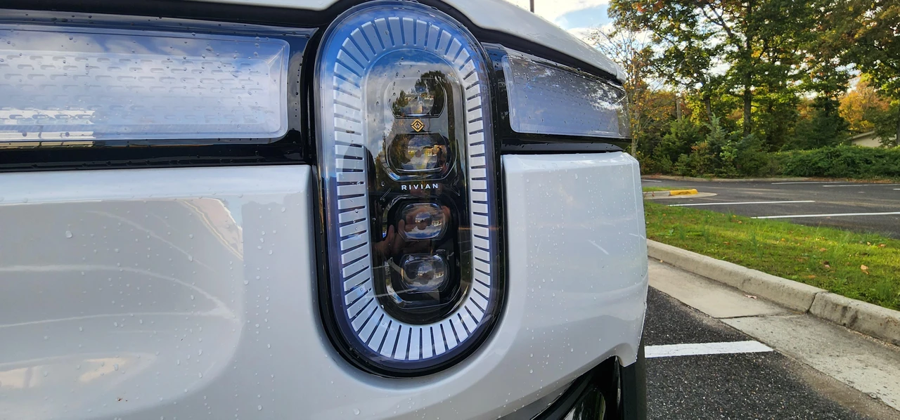 2023 Rivian R1S - Image 11 of 31