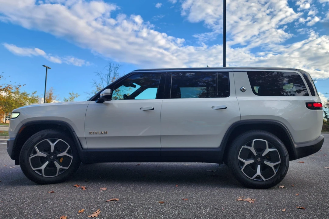 2023 Rivian R1S - Image 3 of 31