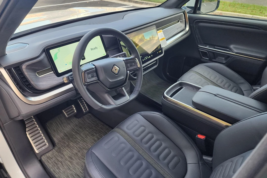 2023 Rivian R1S - Image 25 of 31