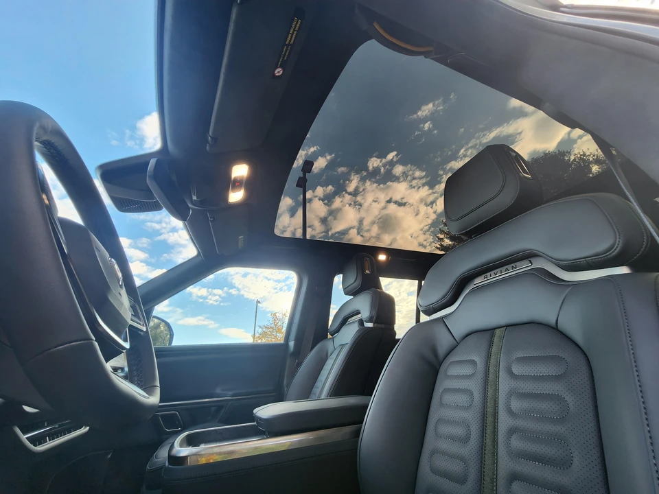 2023 Rivian R1S - Image 29 of 31
