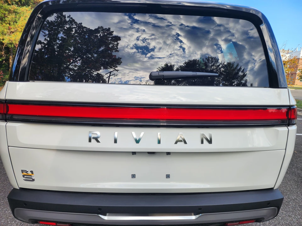 2023 Rivian R1S - Image 20 of 31