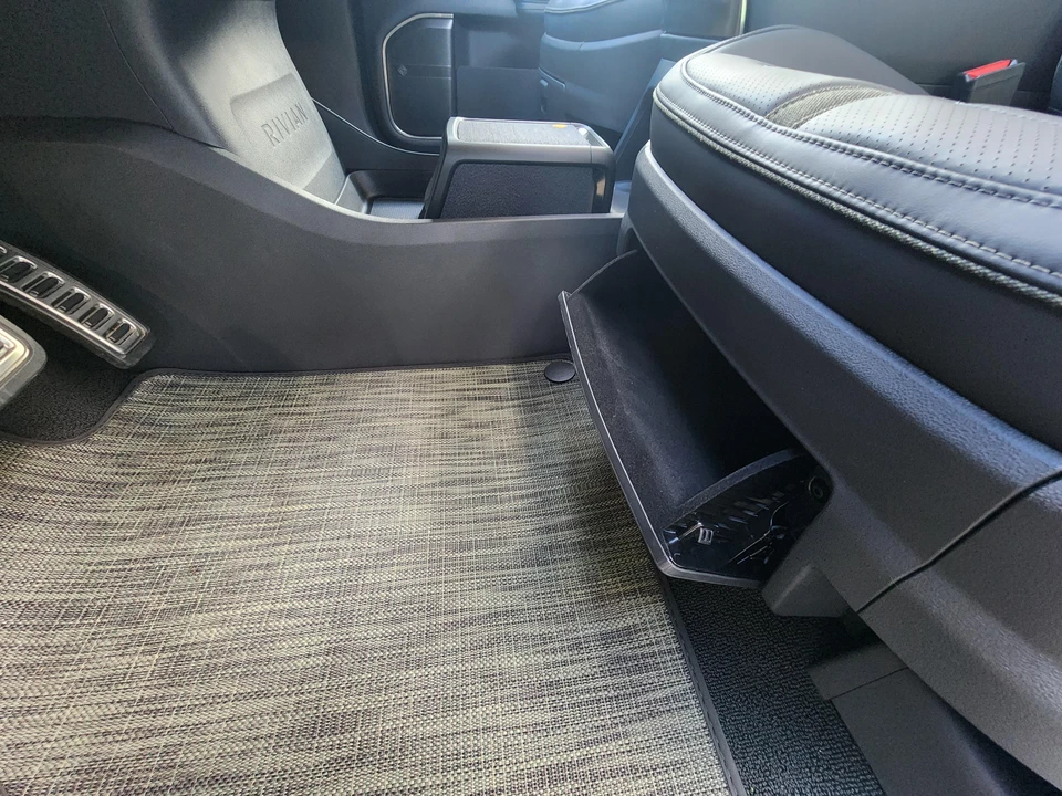 2023 Rivian R1S - Image 30 of 31