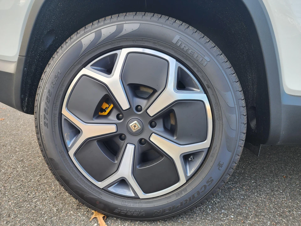 2023 Rivian R1S - Image 23 of 31