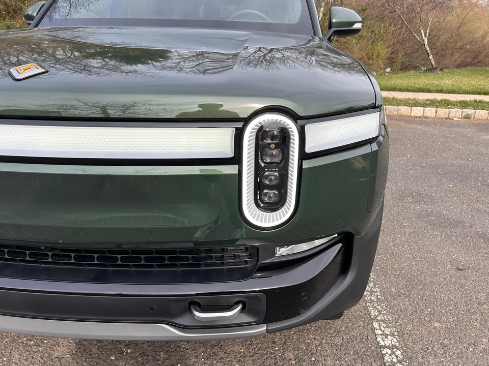 2023 Rivian R1S - Image 12 of 31