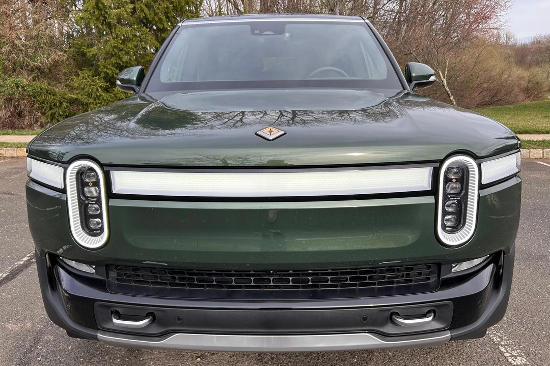 2023 Rivian R1S - Image 2 of 31
