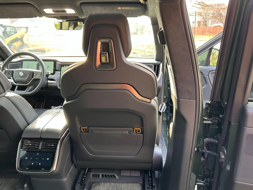 2023 Rivian R1S - Image 31 of 31