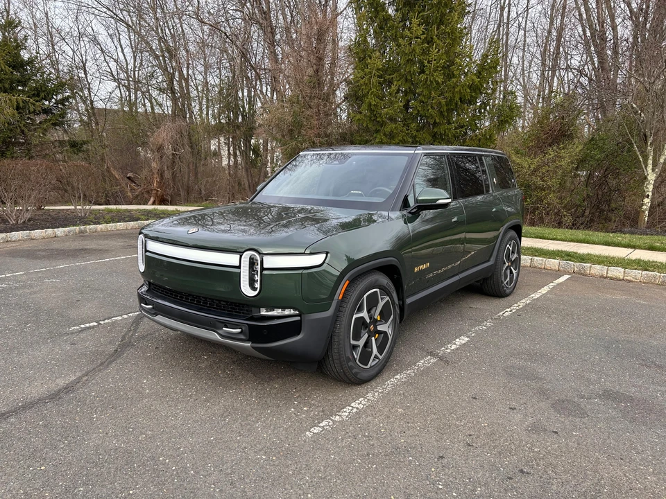 2023 Rivian R1S - Image 7 of 31