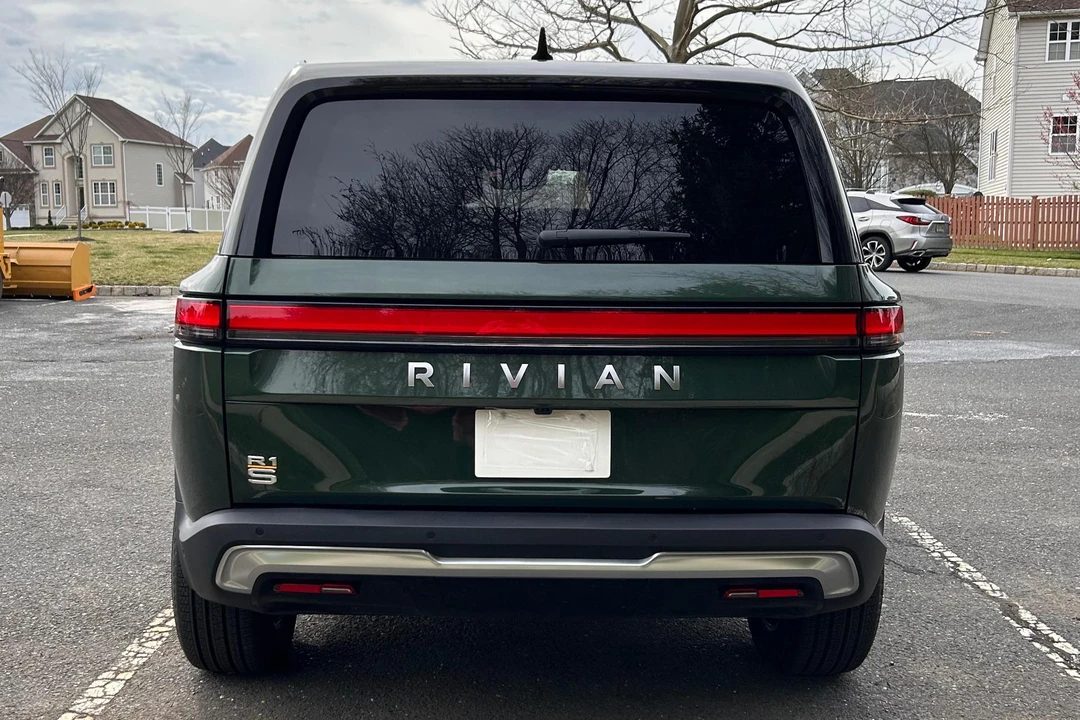 2023 Rivian R1S - Image 5 of 31