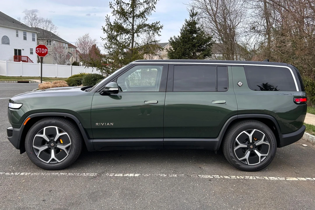 2023 Rivian R1S - Image 3 of 31