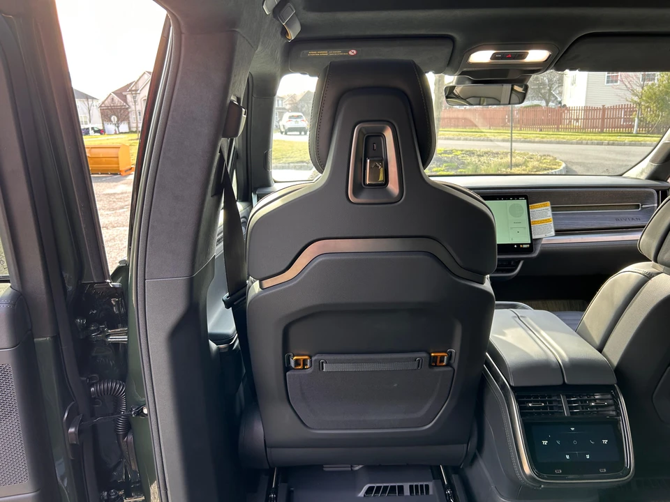2023 Rivian R1S - Image 30 of 31