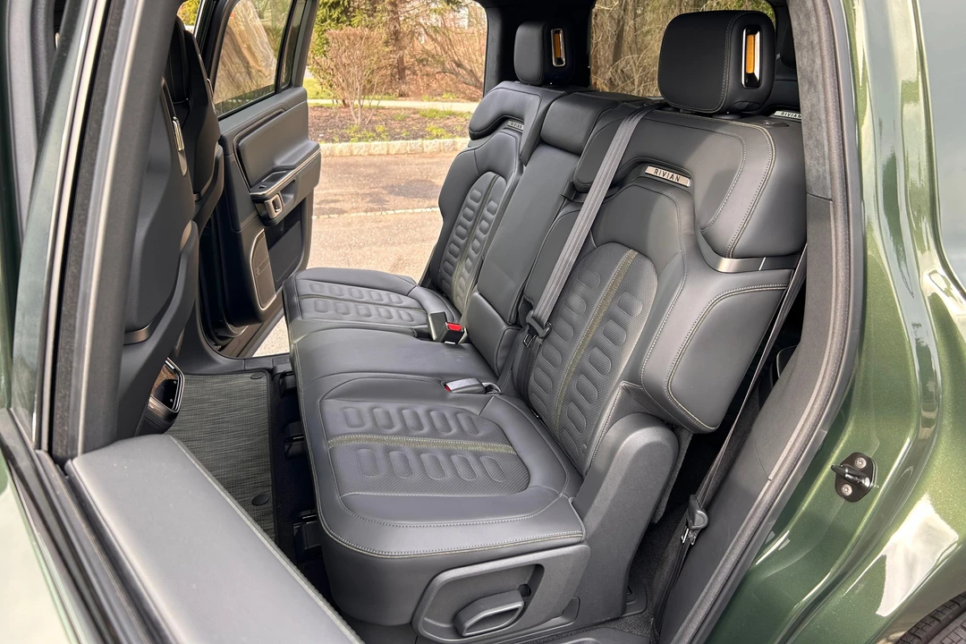 2023 Rivian R1S - Image 23 of 31