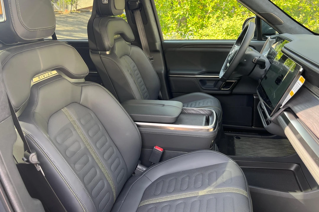 2023 Rivian R1S - Image 29 of 31
