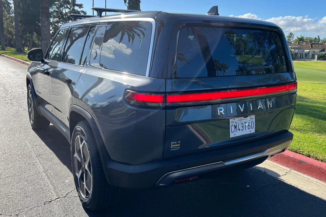 2023 Rivian R1S - Image 4 of 31
