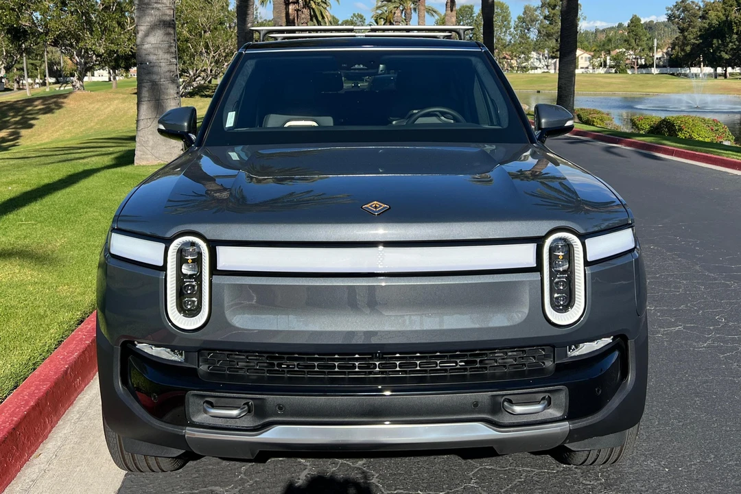 2023 Rivian R1S - Image 2 of 31