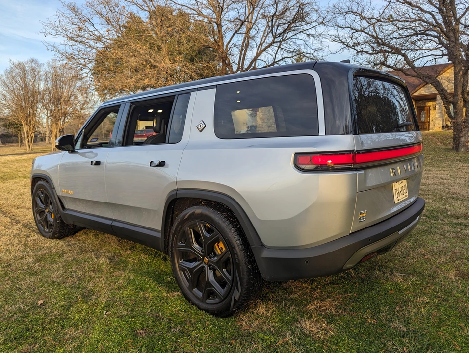 2023 Rivian R1S - Image 13 of 31