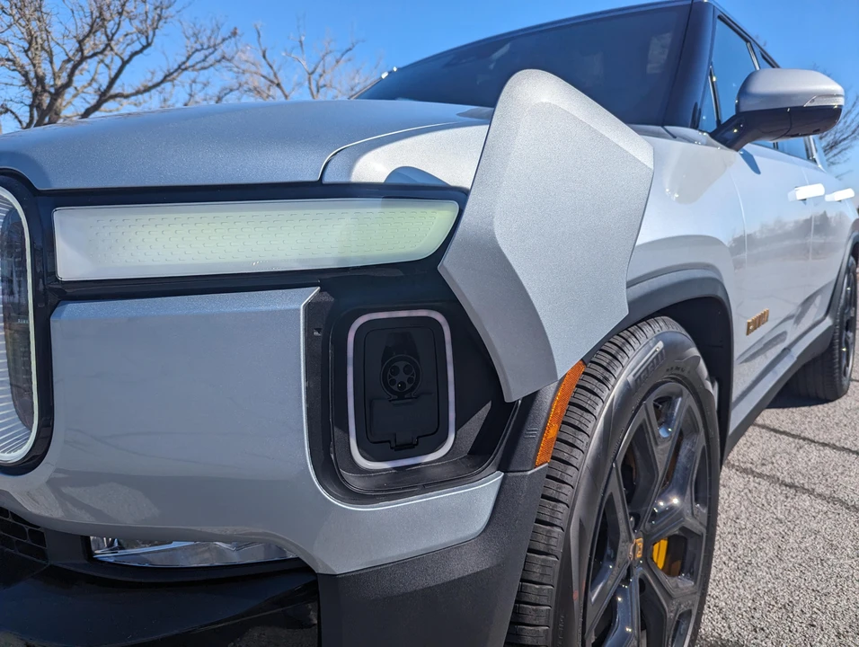 2023 Rivian R1S - Image 21 of 31