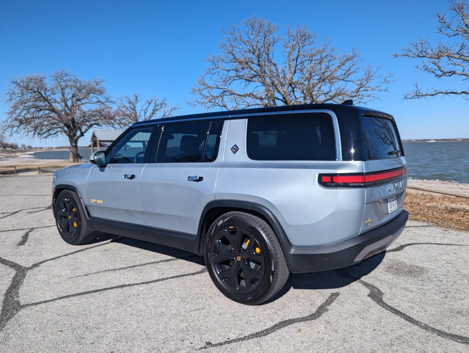 2023 Rivian R1S - Image 12 of 31