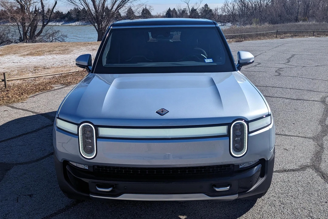 2023 Rivian R1S - Image 2 of 31