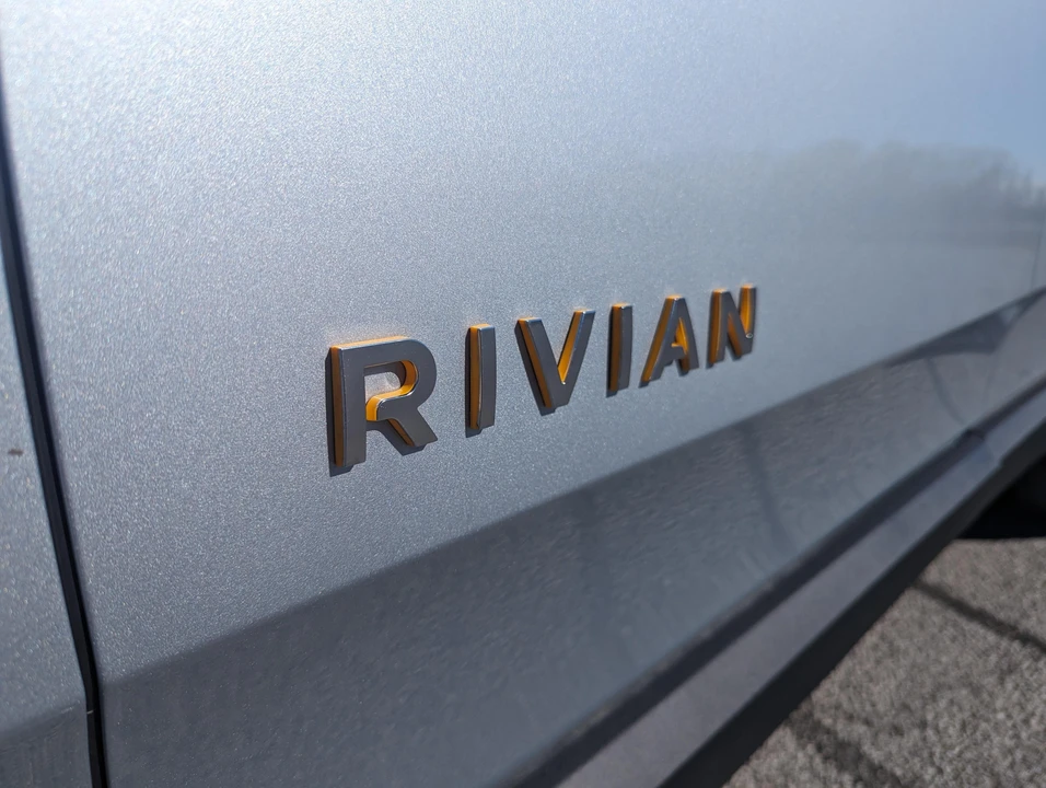 2023 Rivian R1S - Image 22 of 31
