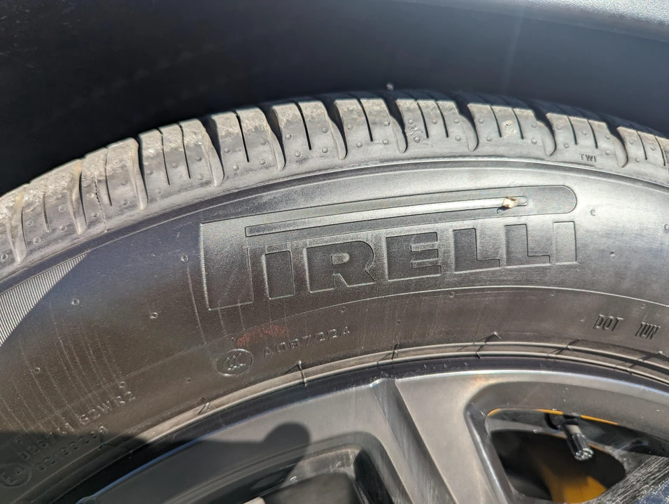 2023 Rivian R1S - Image 30 of 31
