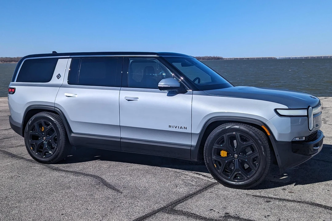 2023 Rivian R1S - Image 3 of 31