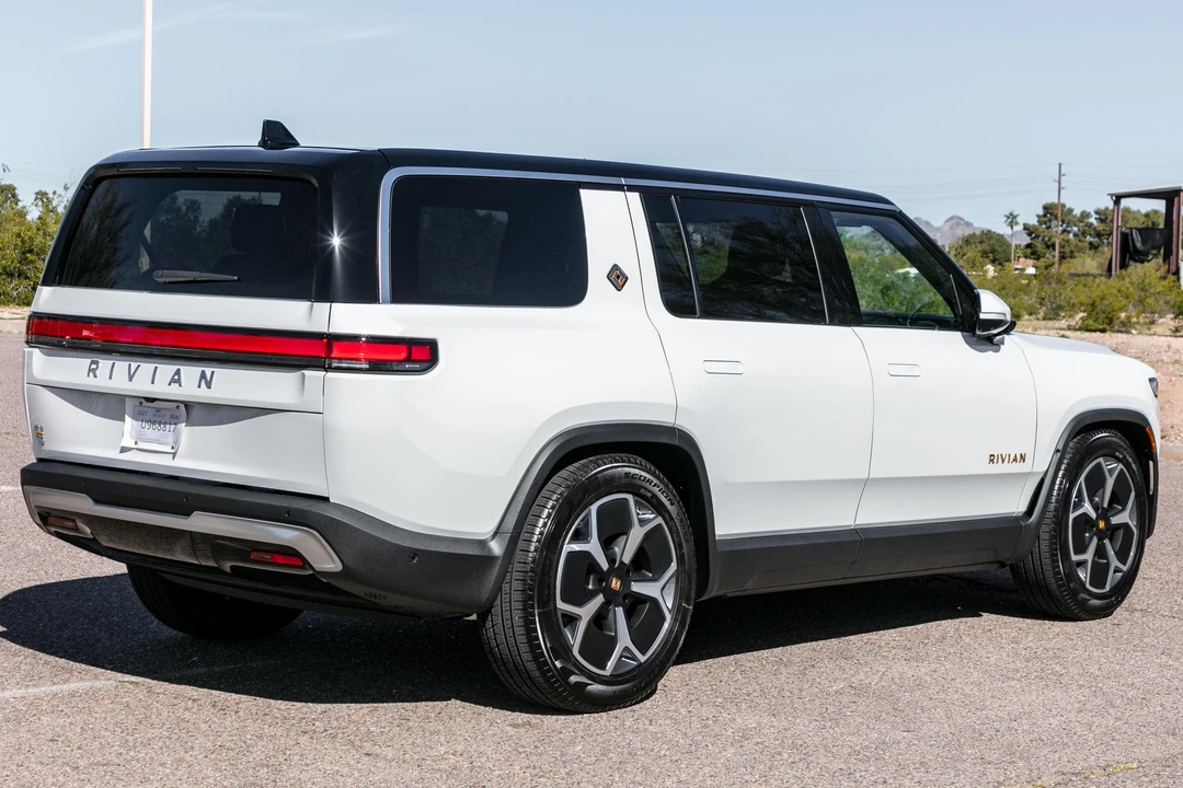 2023 Rivian R1S - Image 4 of 31