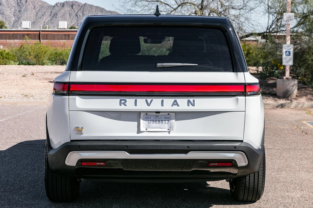 2023 Rivian R1S - Image 5 of 31