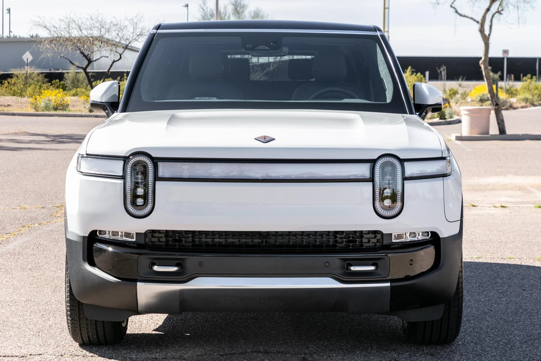 2023 Rivian R1S - Image 2 of 31