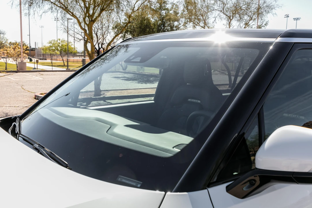 2023 Rivian R1S - Image 21 of 31