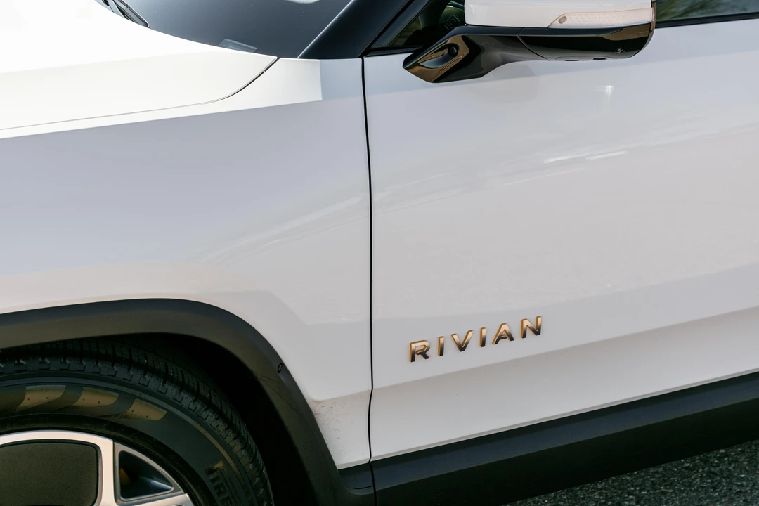 2023 Rivian R1S - Image 20 of 31