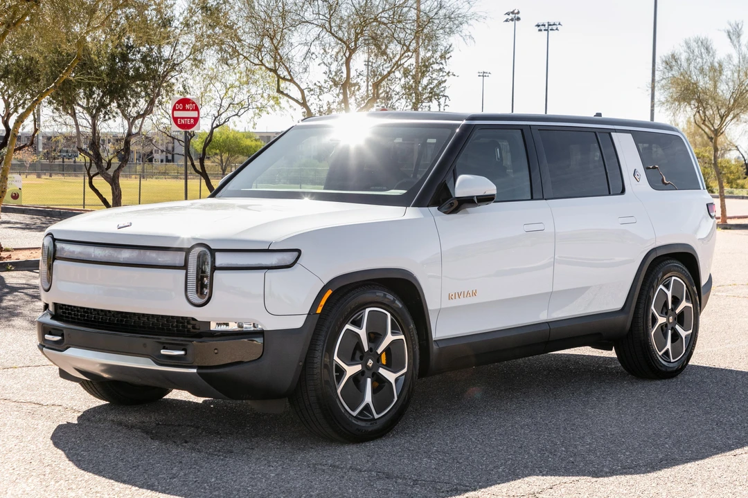 2023 Rivian R1S - Image 7 of 31