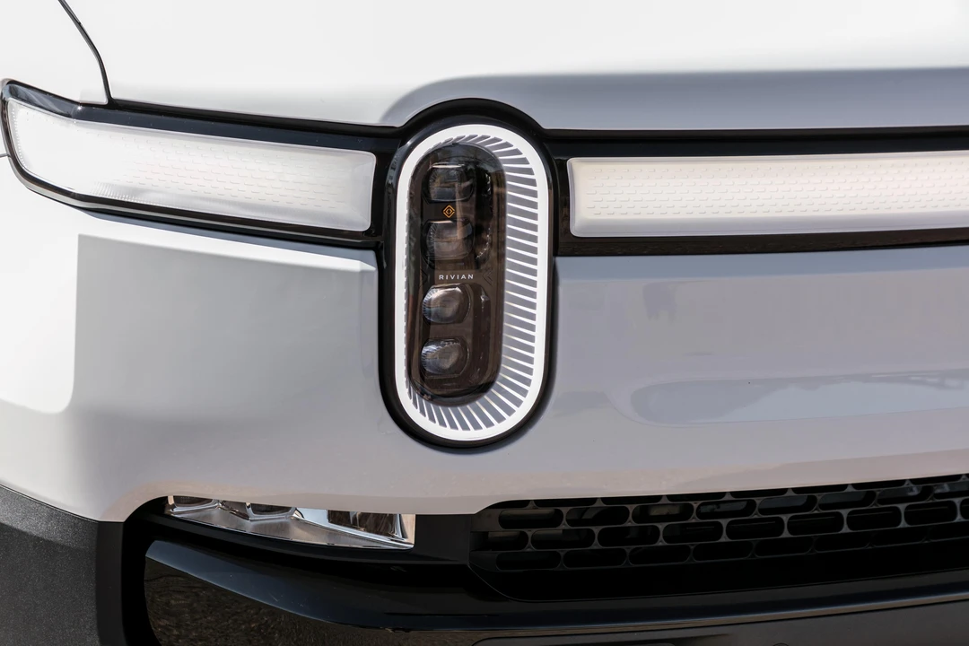 2023 Rivian R1S - Image 13 of 31