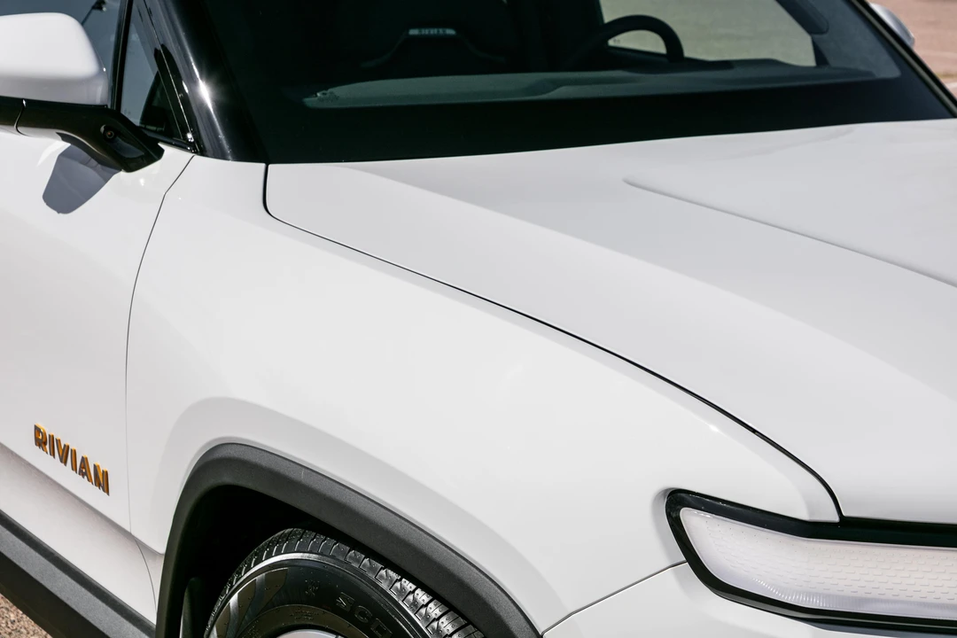2023 Rivian R1S - Image 15 of 31