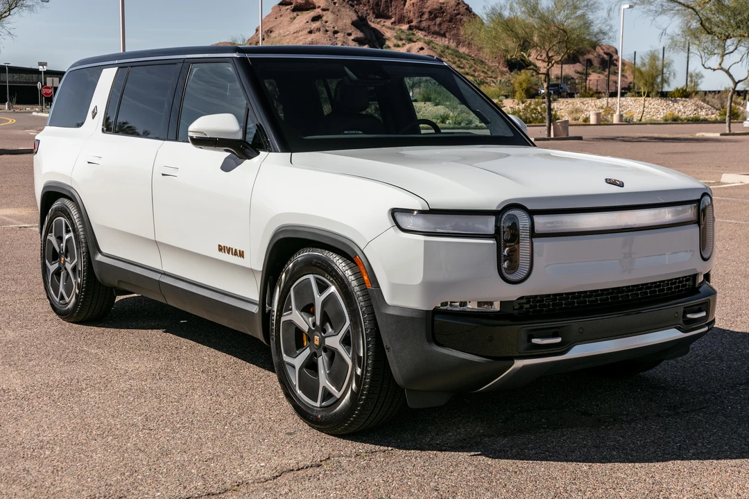 2023 Rivian R1S - Image 12 of 31