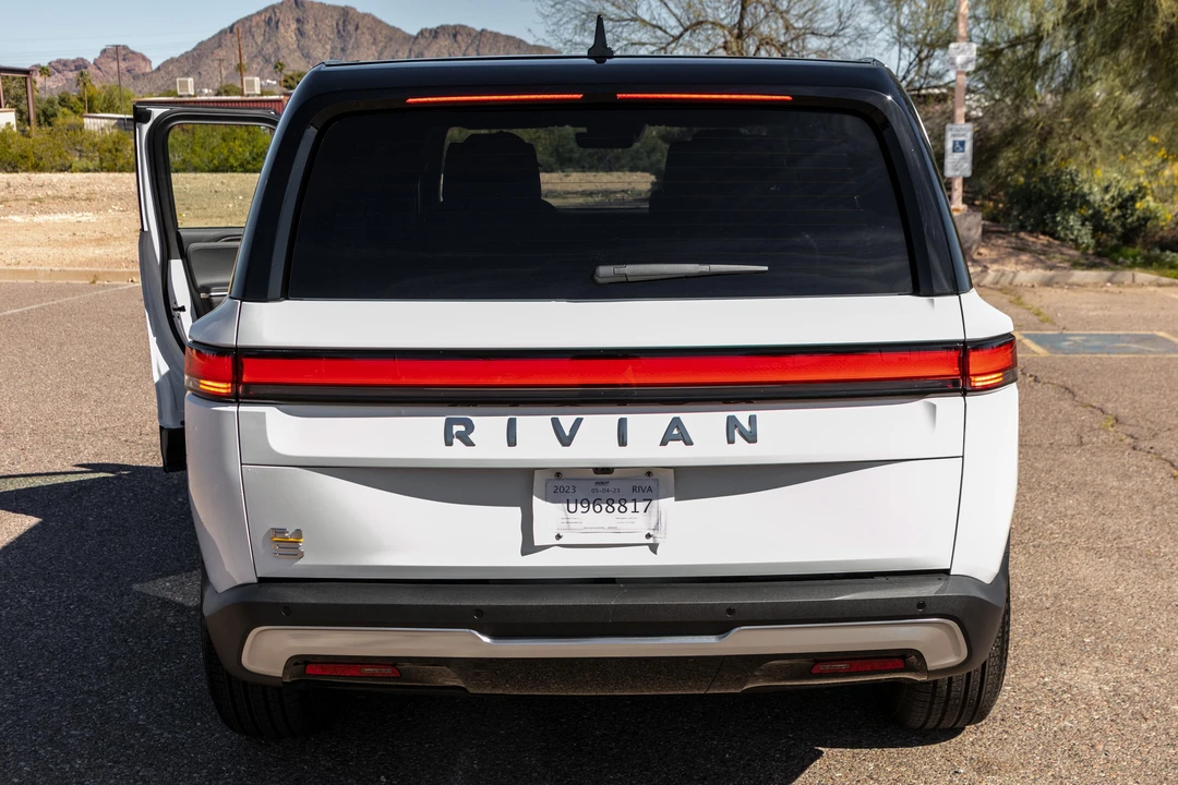 2023 Rivian R1S - Image 9 of 31