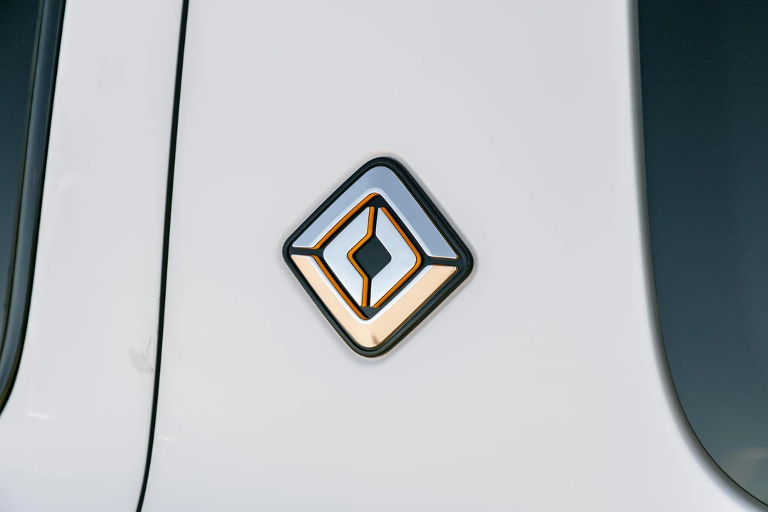 2023 Rivian R1S - Image 28 of 31