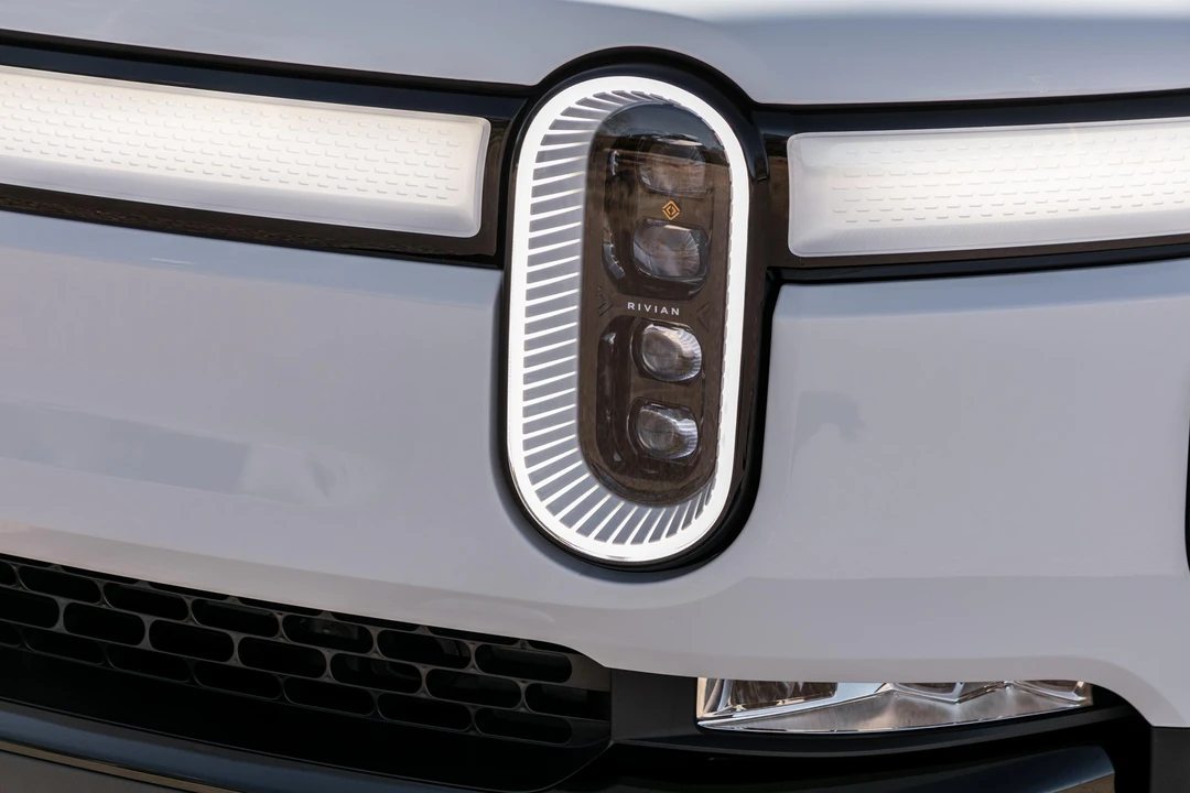 2023 Rivian R1S - Image 17 of 31