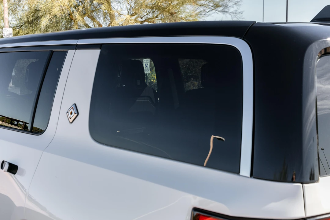 2023 Rivian R1S - Image 27 of 31