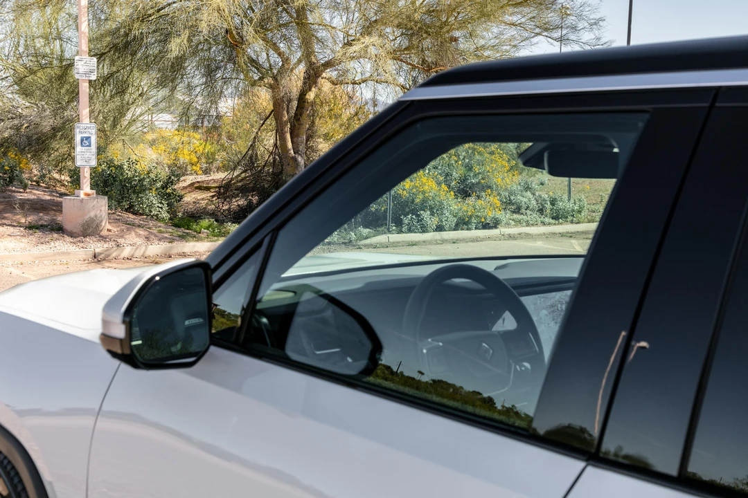 2023 Rivian R1S - Image 22 of 31