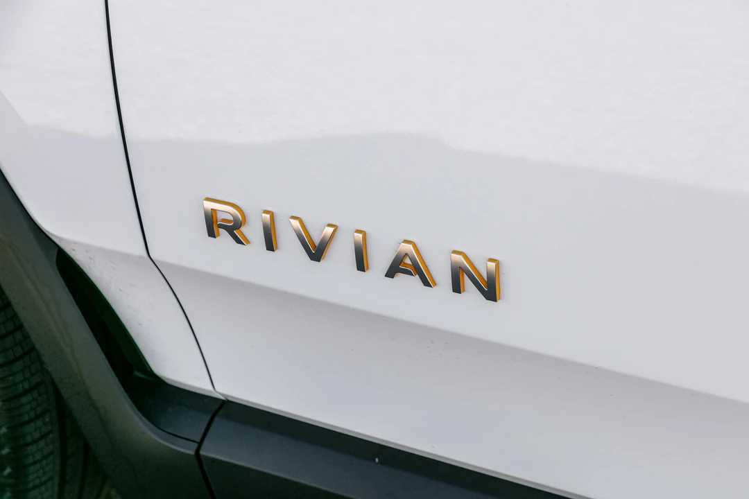 2023 Rivian R1S - Image 23 of 31